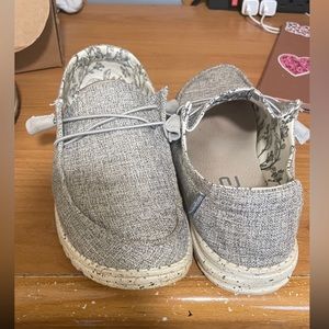 Women’s Hey Dudes size 9